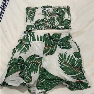Set- Tropical Leaf Print Women's Shorts & Top